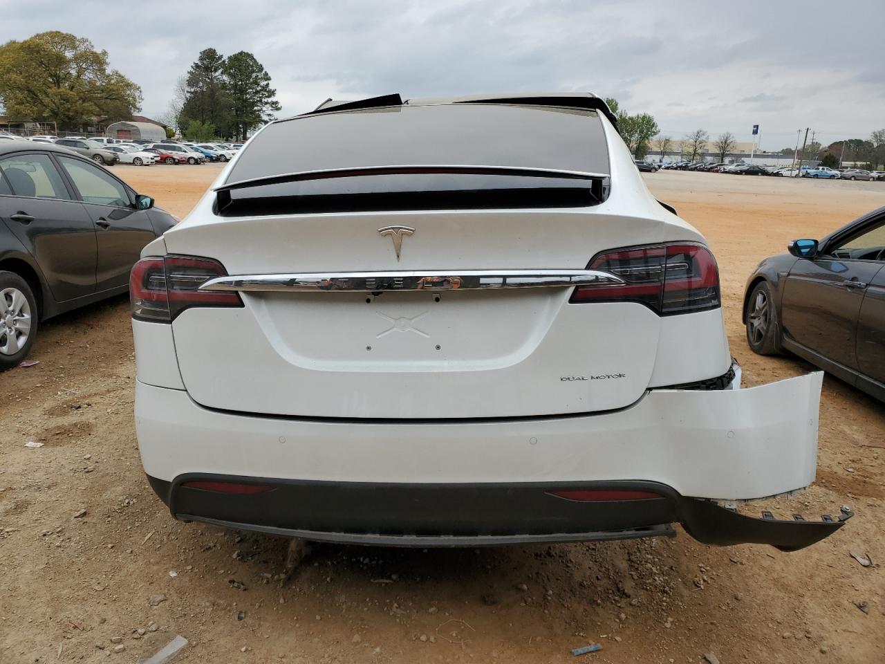 2020 Tesla Model X vin: 5YJXCAE20LF270437