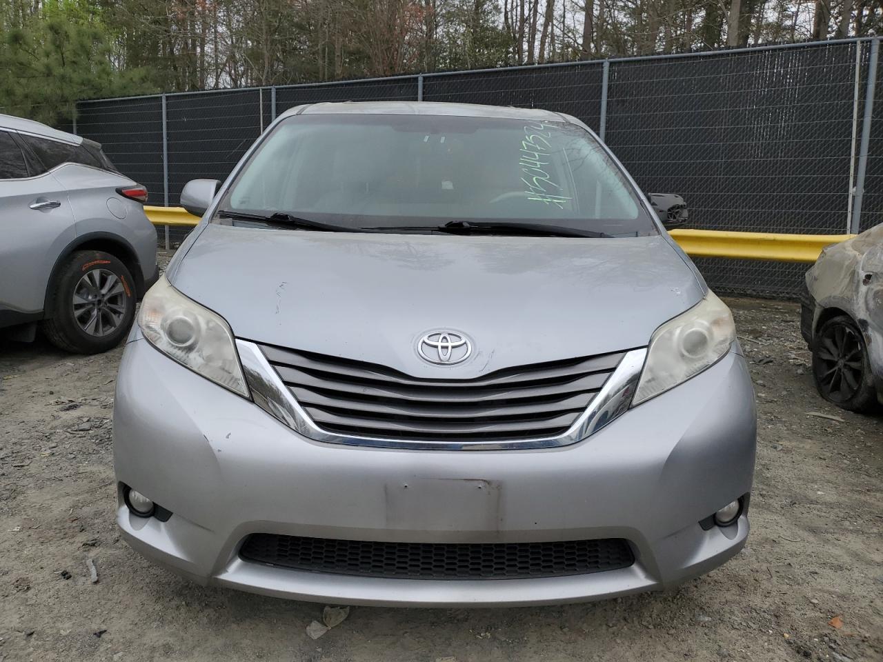 5TDDK3DC9ES093770 2014 Toyota Sienna Xle