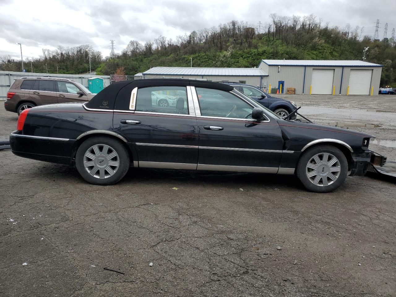 1LNHM83W64Y639489 2004 Lincoln Town Car Ultimate