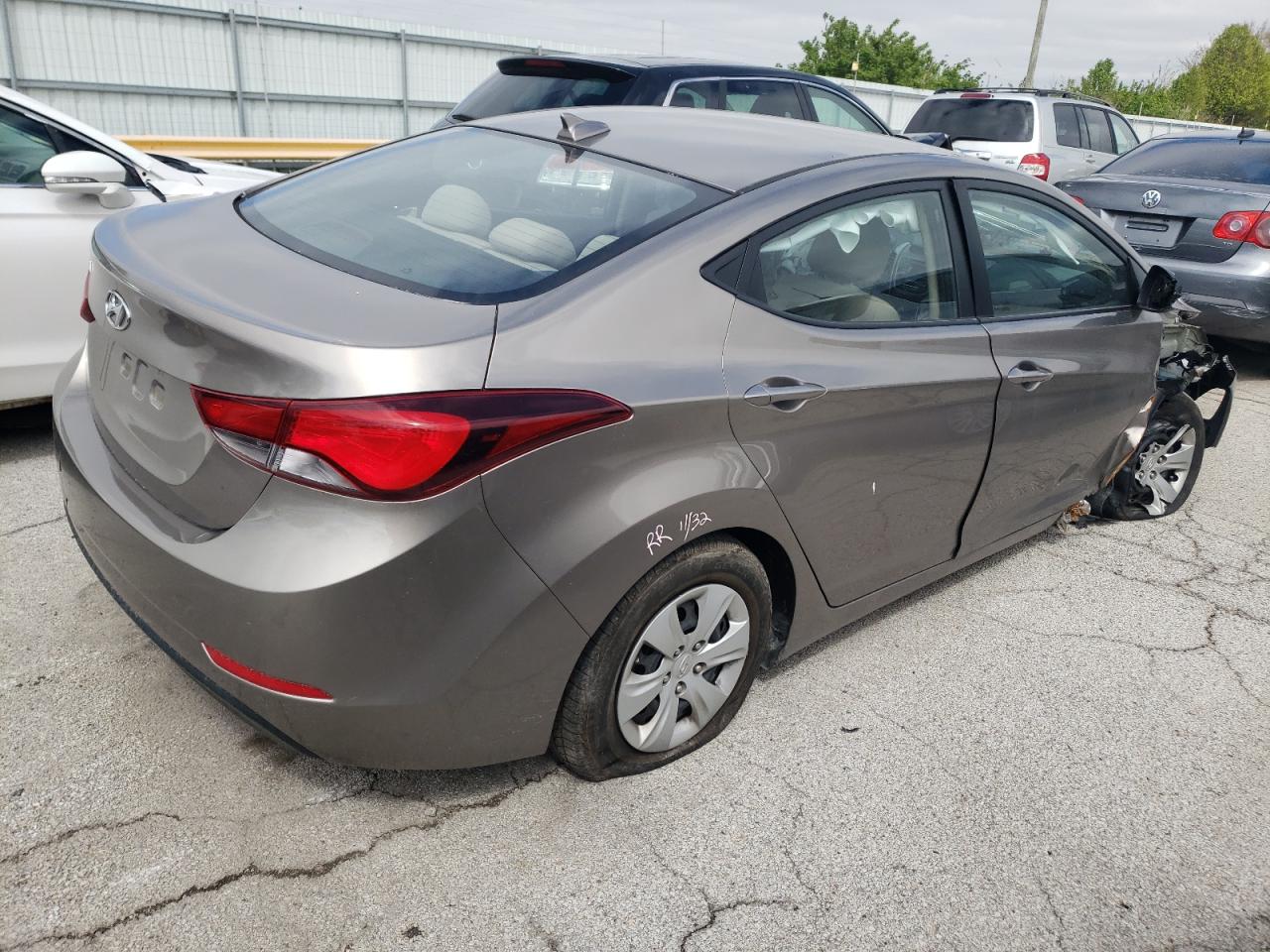 5NPDH4AE7GH741335 2016 Hyundai Elantra Se