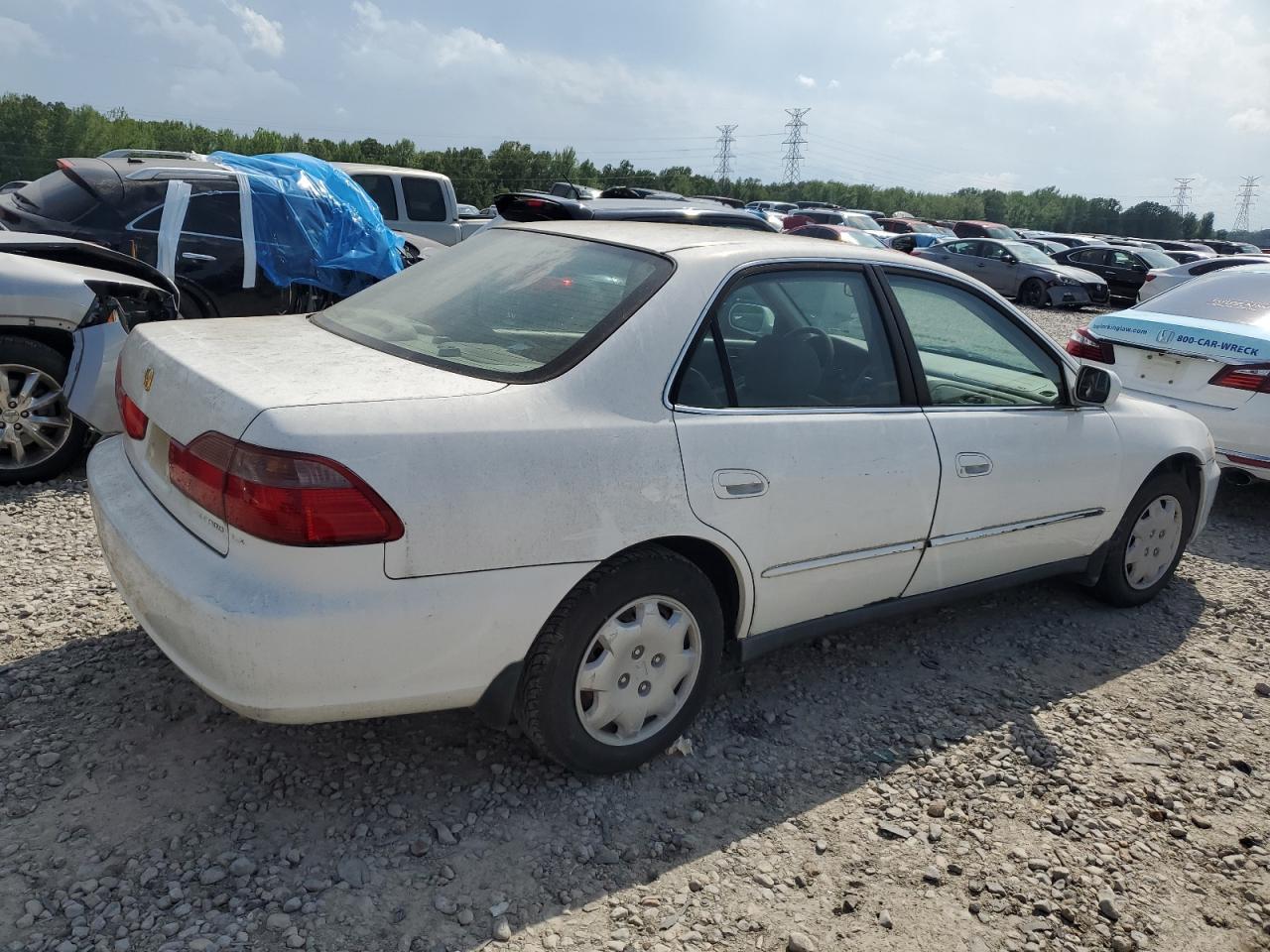 1HGCG564XYA063310 2000 Honda Accord Lx