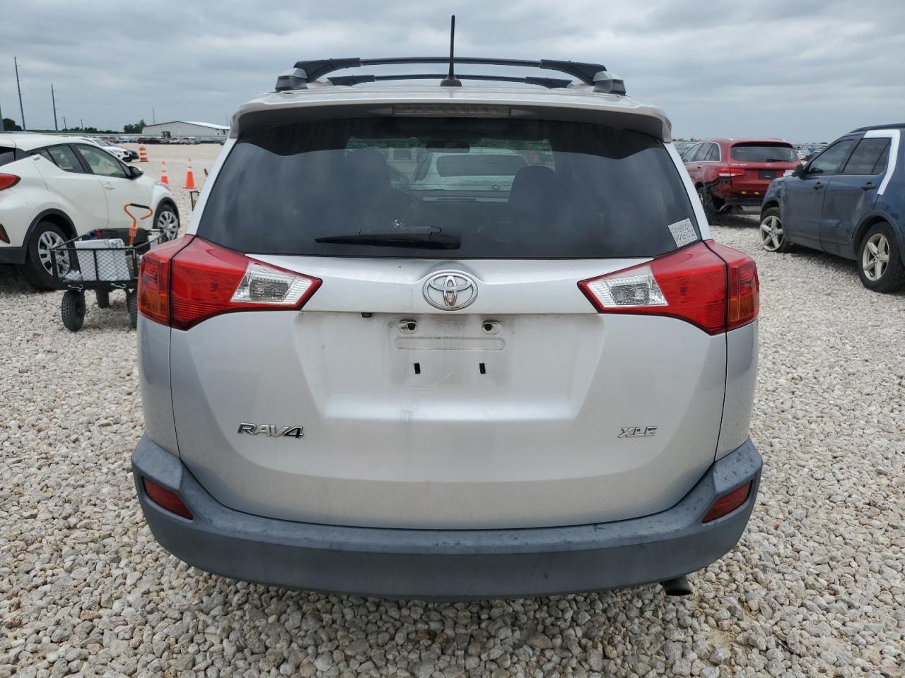 2T3WFREV8FW211260 2015 Toyota Rav4 Xle