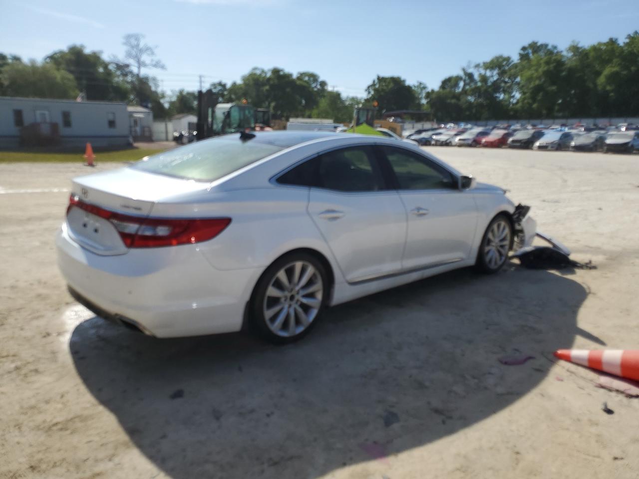 KMHFH4JG2HA581976 2017 Hyundai Azera Limited