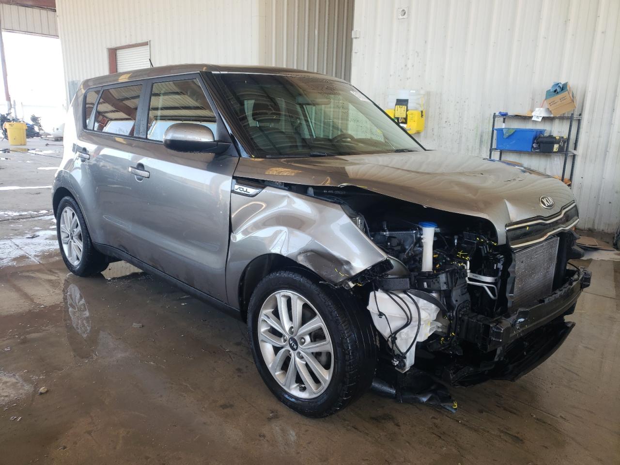 KNDJP3A55J7568636 2018 Kia Soul +