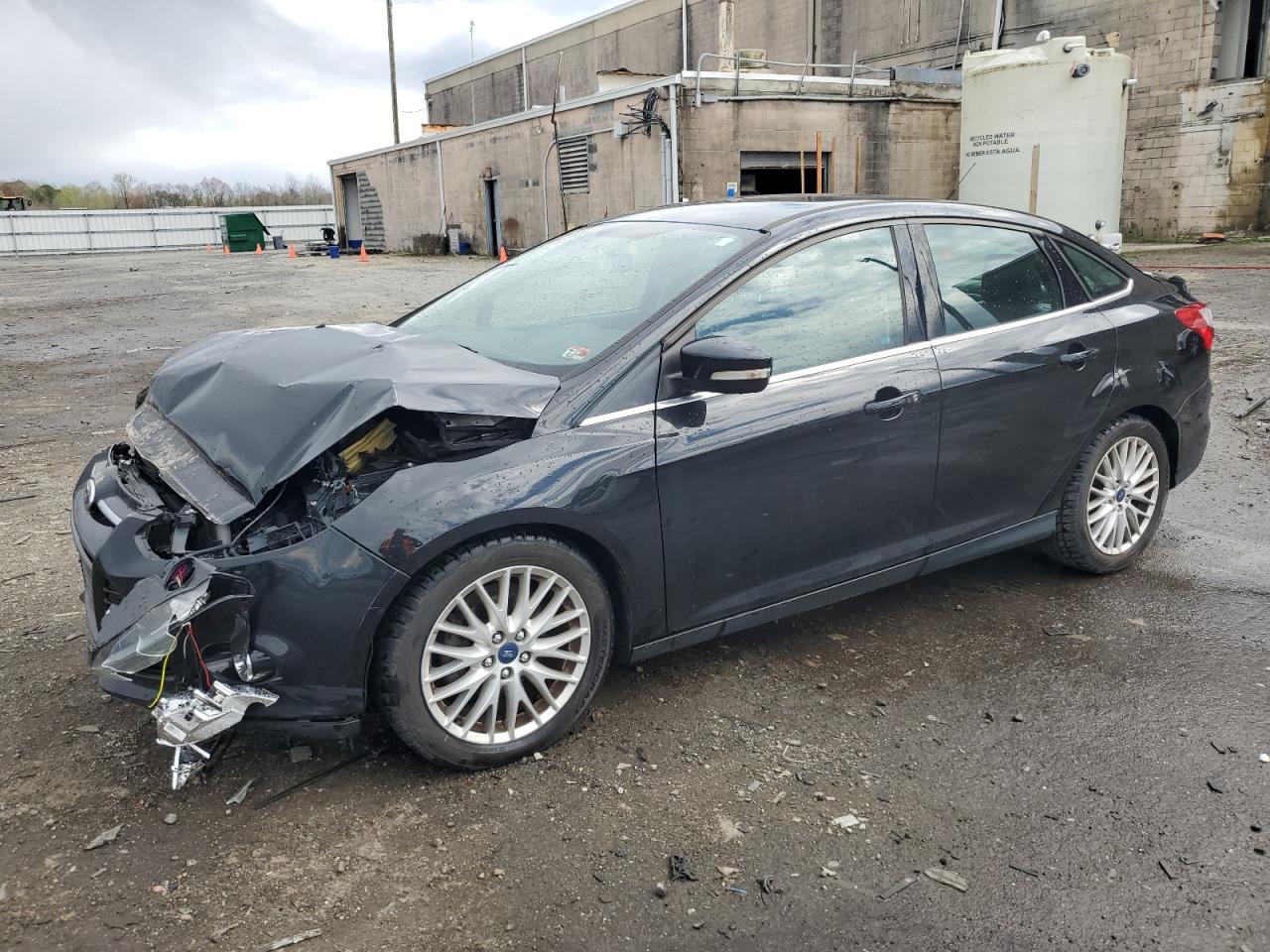 1FADP3J2XEL101802 2014 Ford Focus Titanium