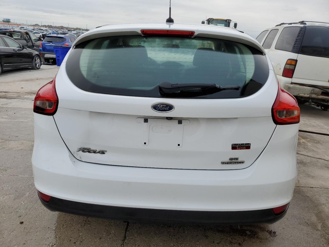 2016 Ford Focus Se vin: 1FADP3K28GL325510