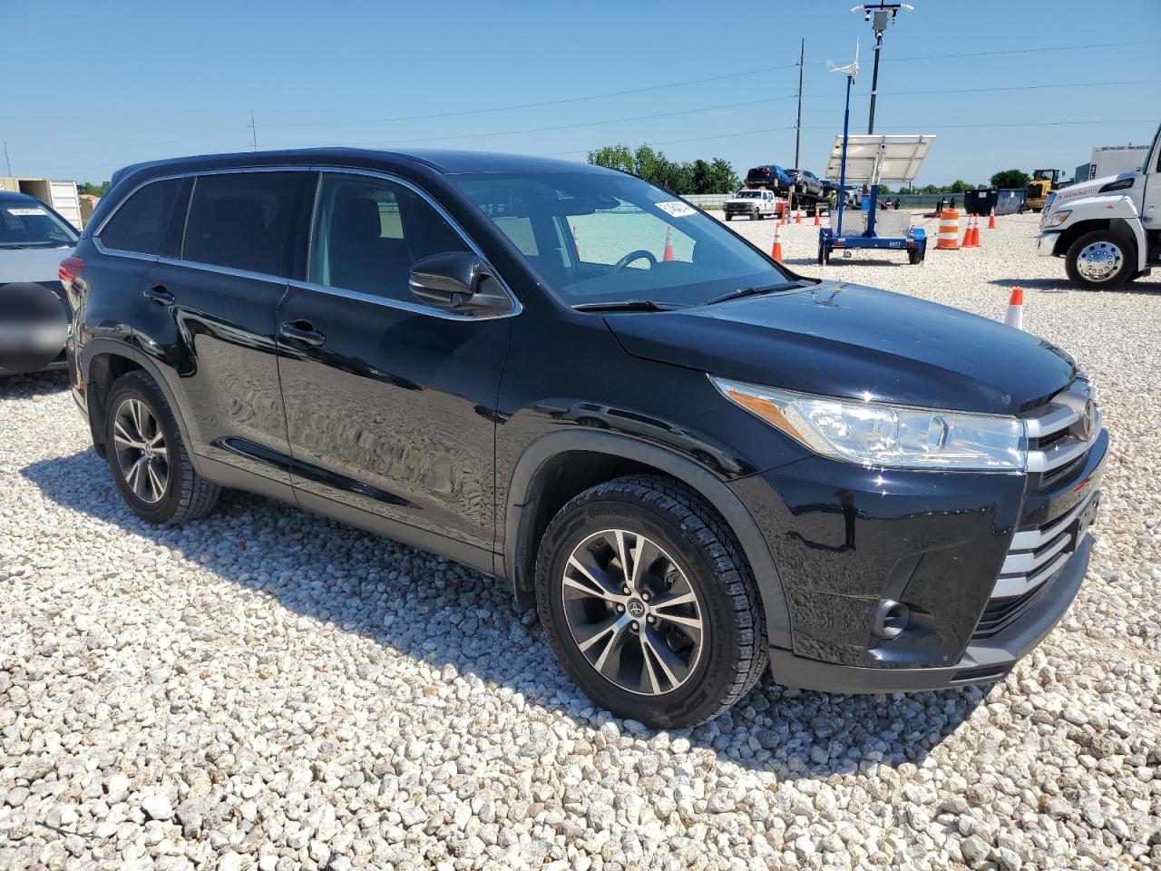 5TDBZRFH3KS723907 2019 Toyota Highlander Le