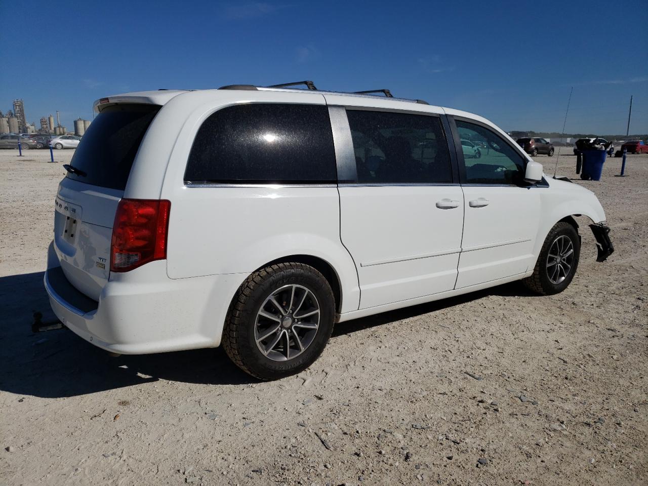 2C4RDGCG9HR693715 2017 Dodge Grand Caravan Sxt