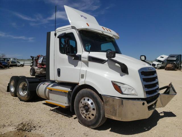 Lot #2470922825 2020 FREIGHTLINER CASCADIA 1 salvage car