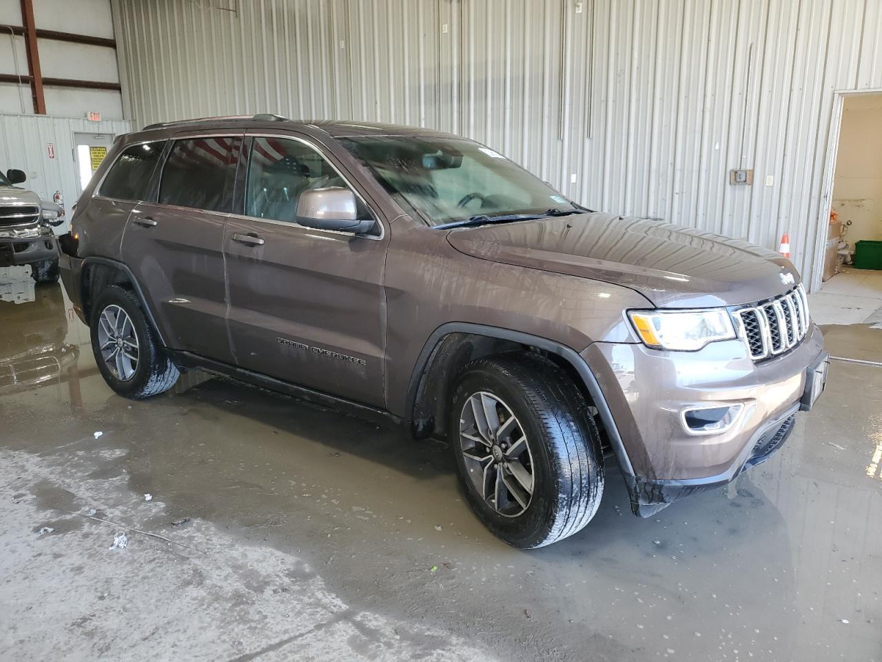 1C4RJEAG1JC412358 2018 Jeep Grand Cherokee Laredo