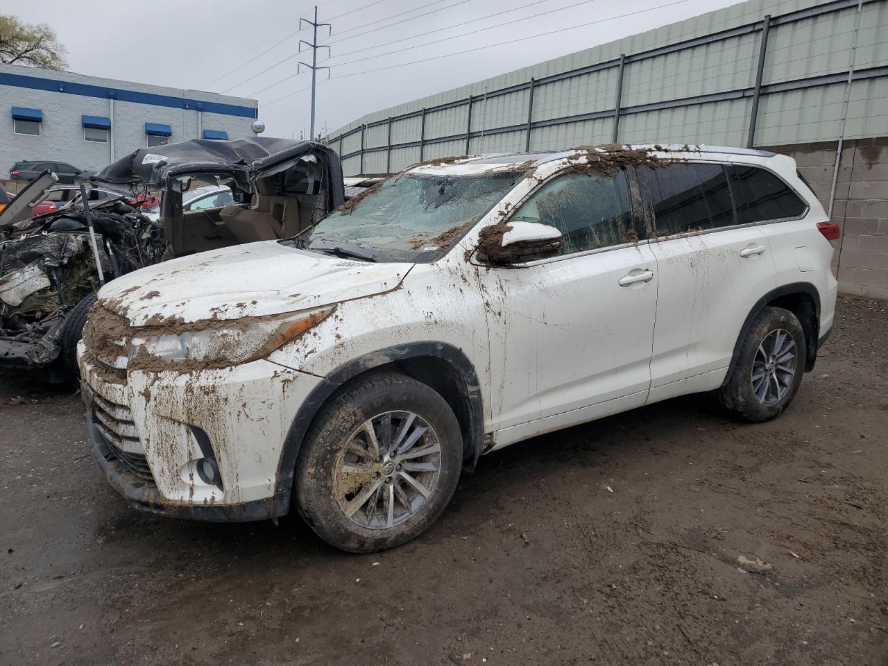 5TDJZRFH1JS816998 2018 Toyota Highlander Se