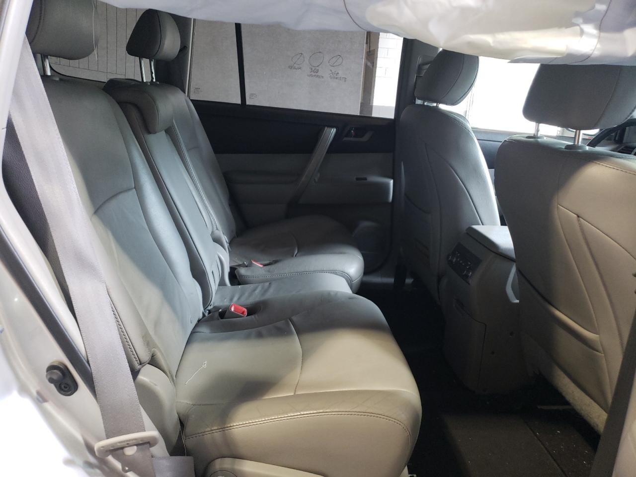 5TDBK3EH9BS077145 2011 Toyota Highlander Base