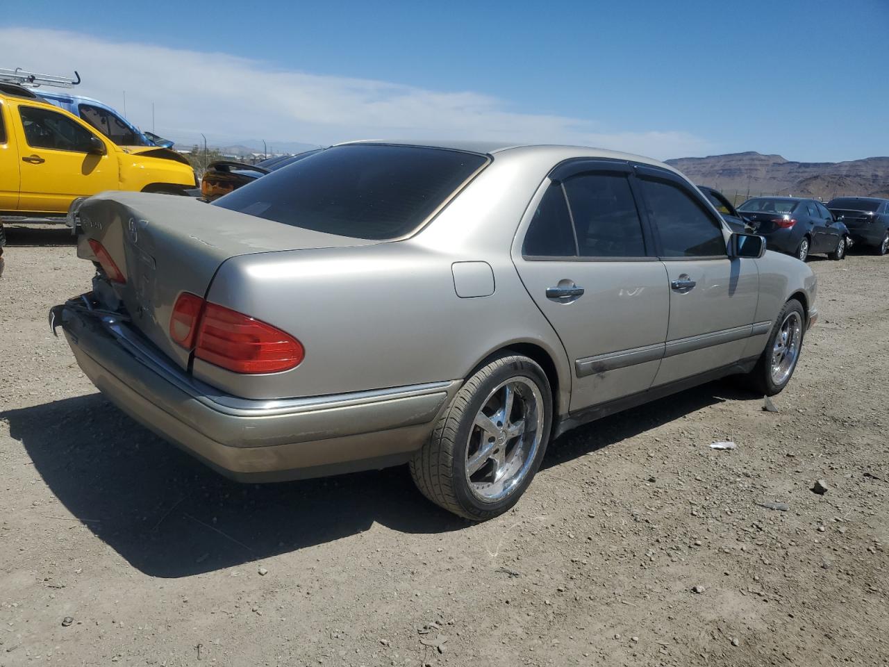 WDBJF55FXVJ025419 1997 Mercedes-Benz E 320