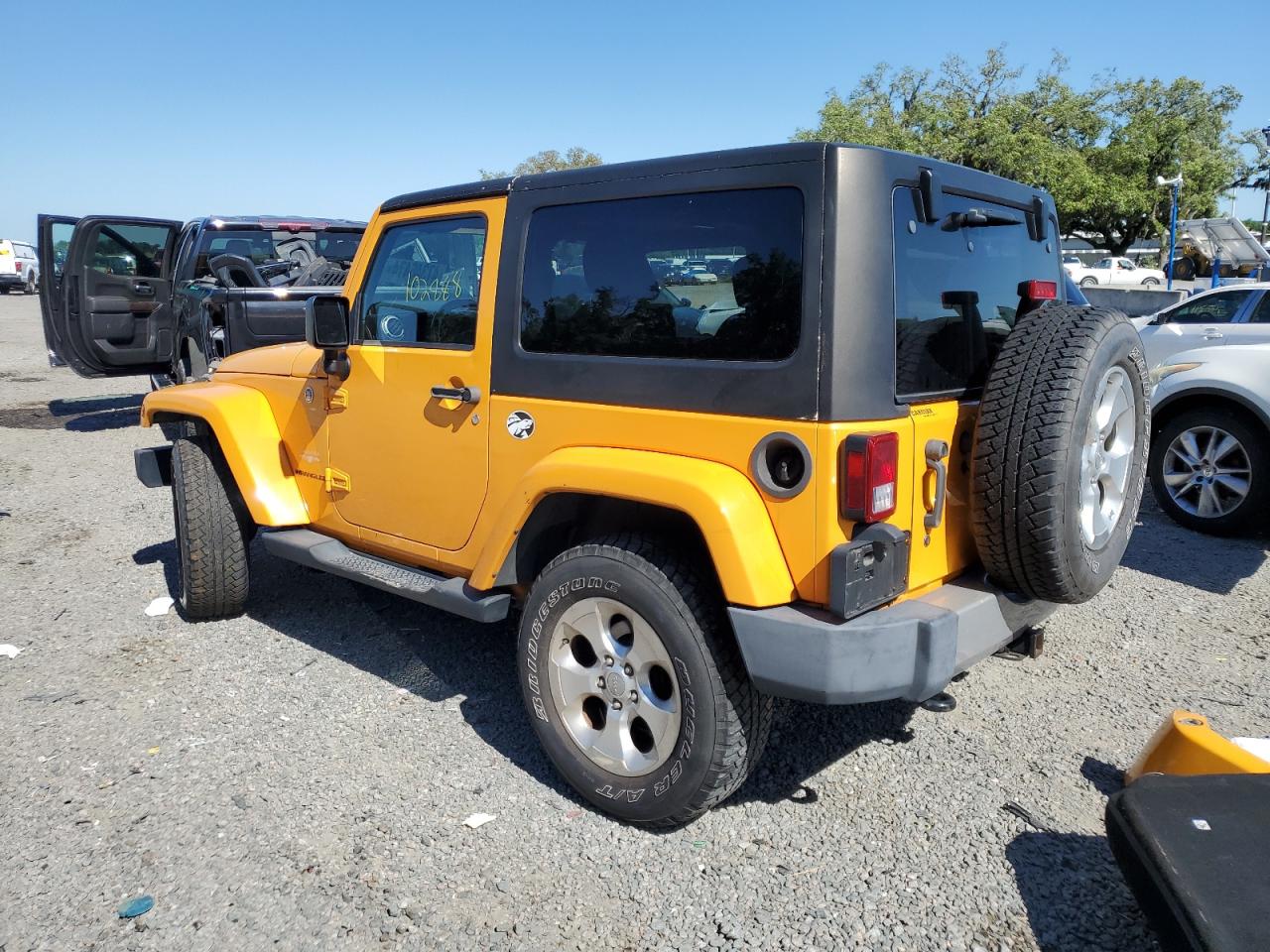 1C4GJWBG2DL543766 2014 Jeep Wrangler Sahara