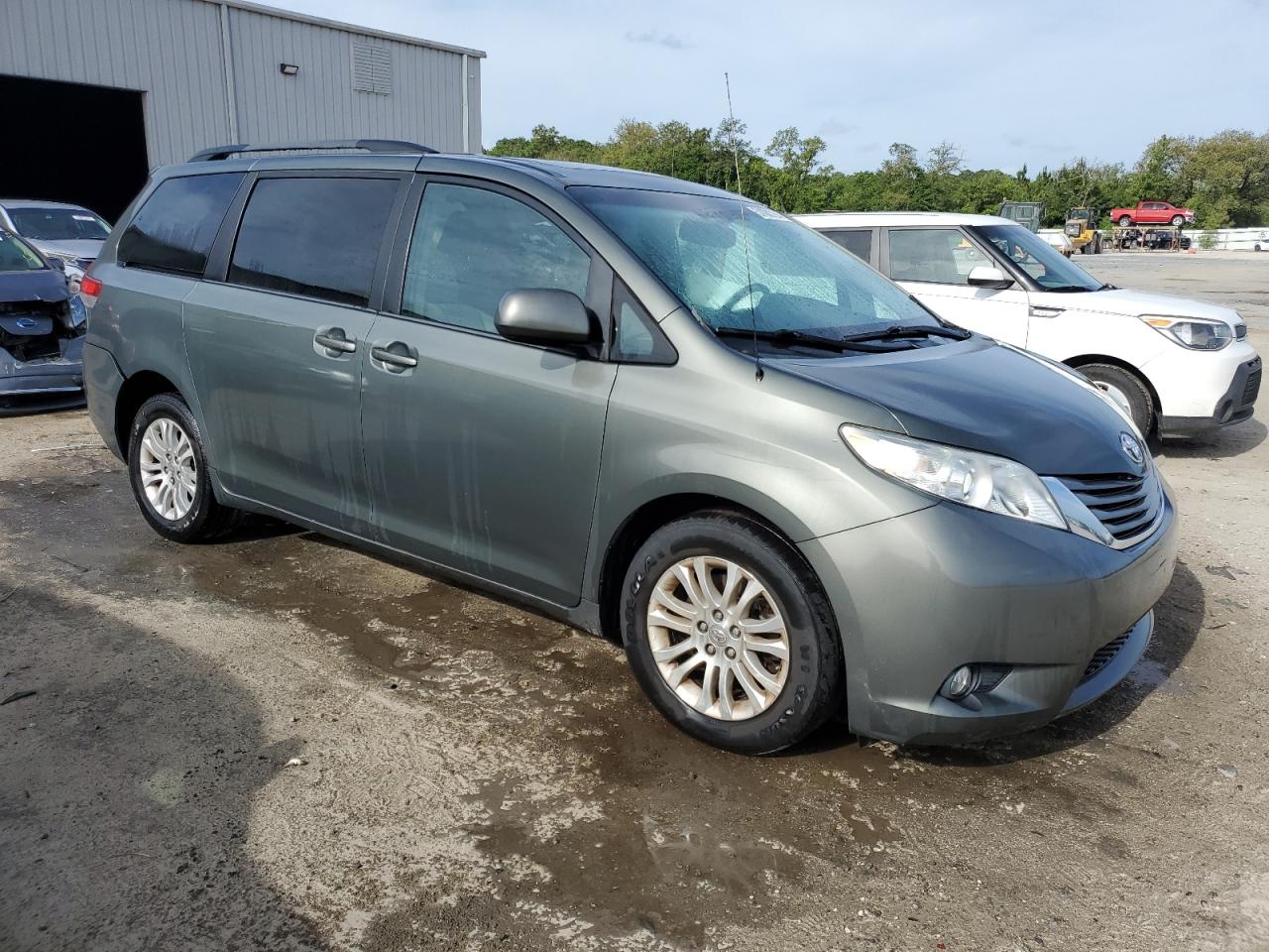 5TDYK3DC5DS328388 2013 Toyota Sienna Xle