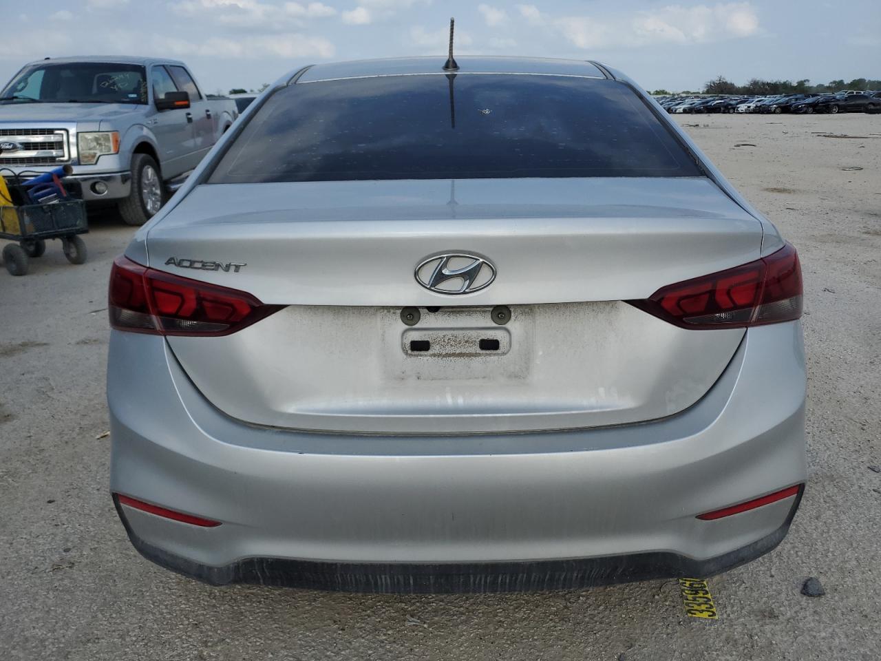 3KPC24A30JE013556 2018 Hyundai Accent Se