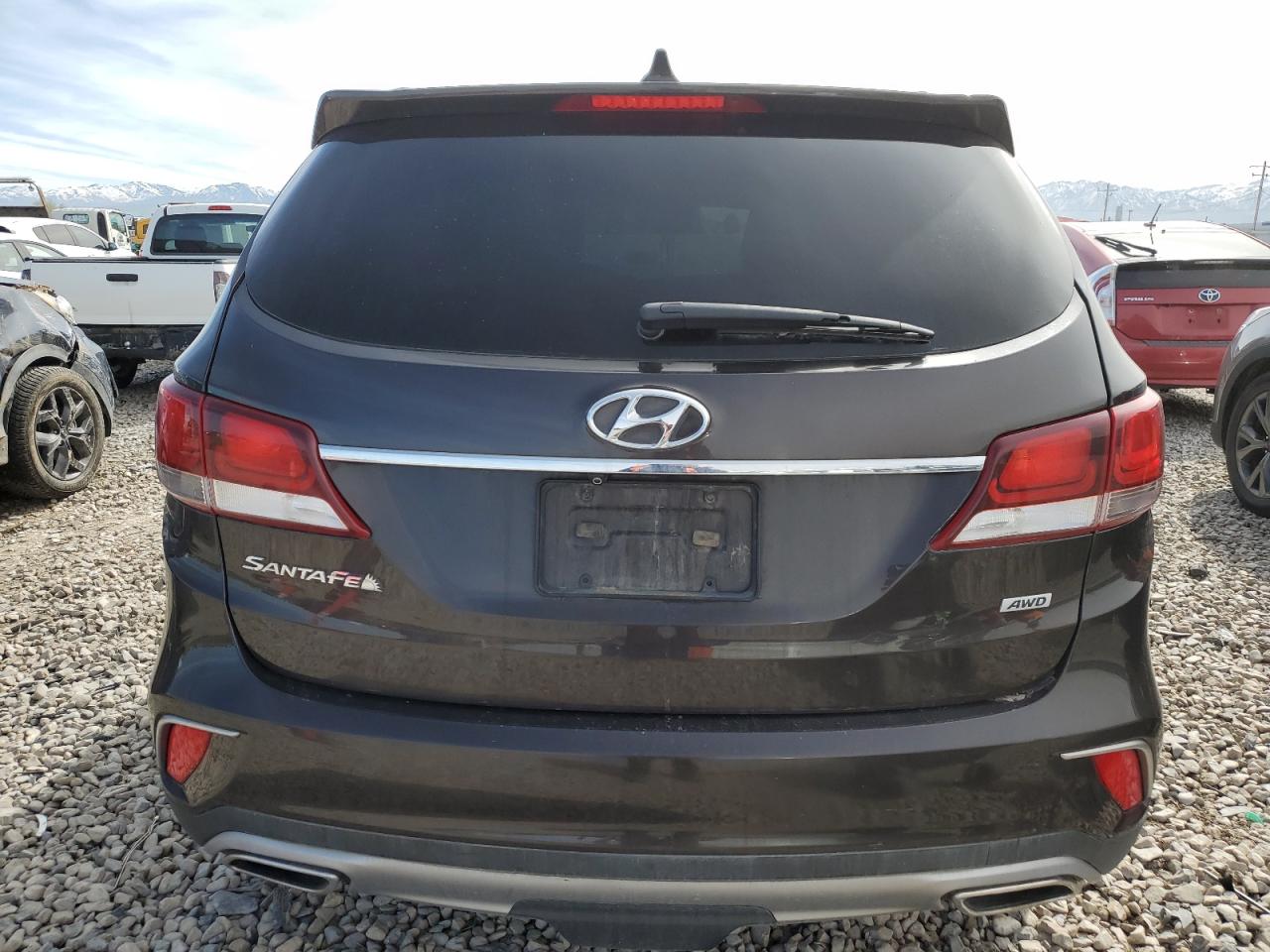 2017 Hyundai Santa Fe Se vin: KM8SMDHF4HU220111