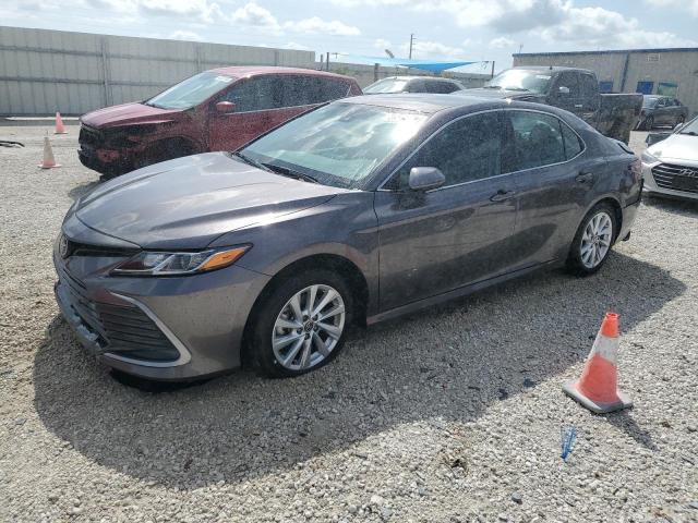 Lot #2473497940 2023 TOYOTA CAMRY LE salvage car