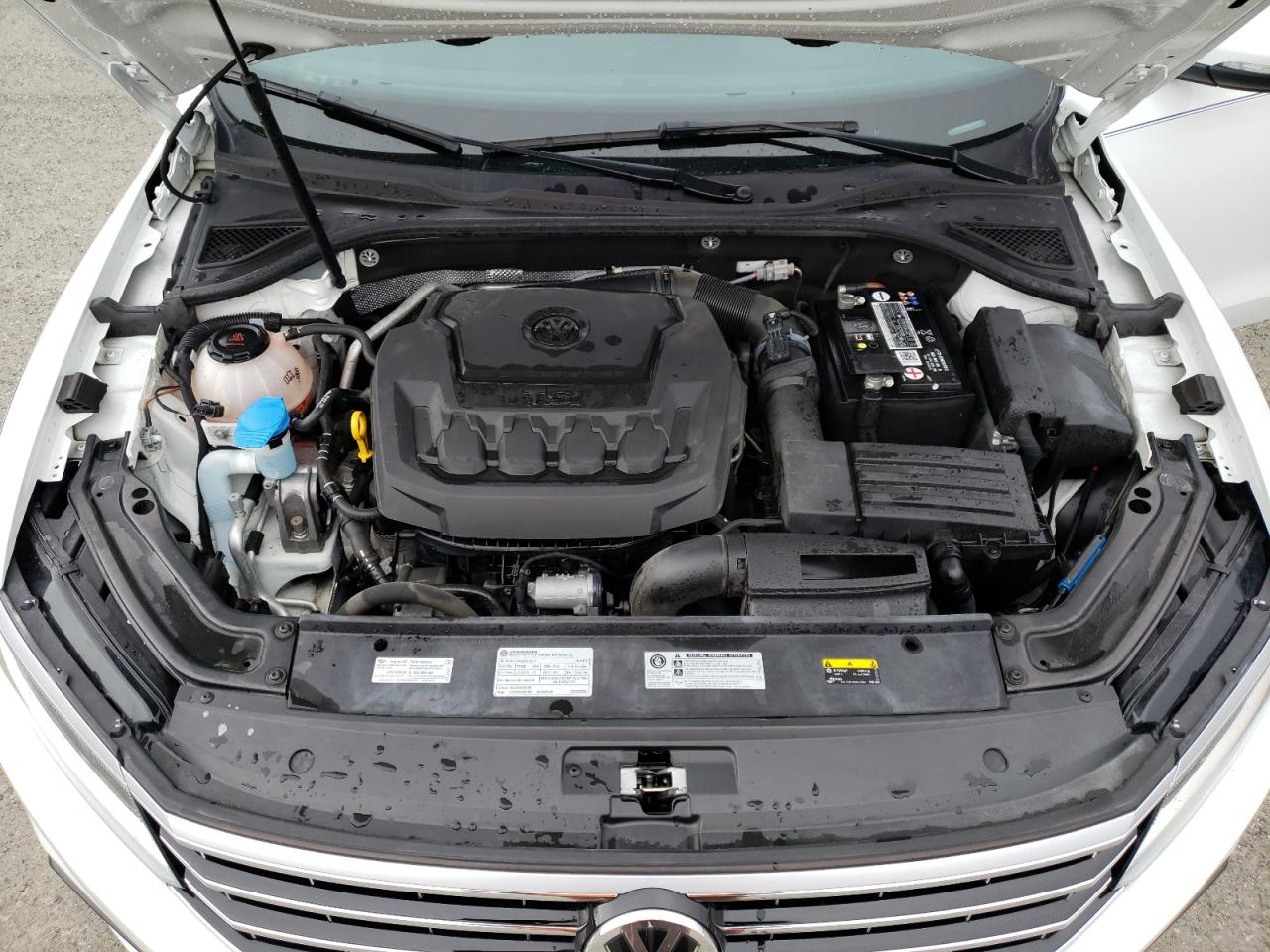 1VWBA7A39JC038380 2018 Volkswagen Passat Se