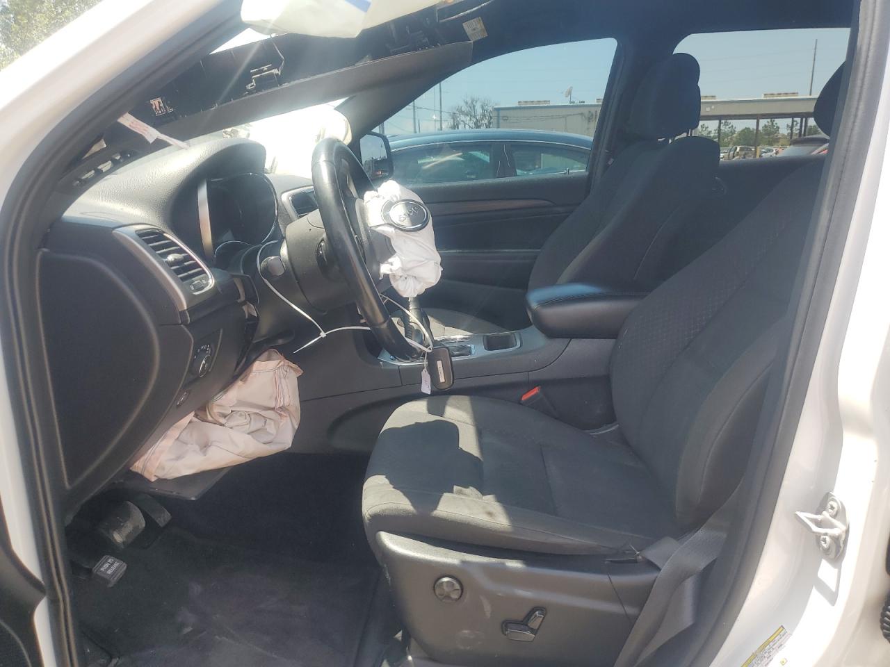 1C4RJFAG8KC579775 2019 Jeep Grand Cherokee Laredo