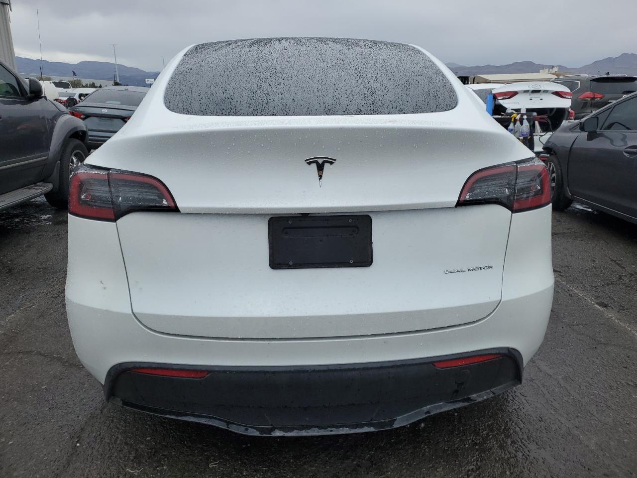 7SAYGDEE5PF686156 2023 Tesla Model Y