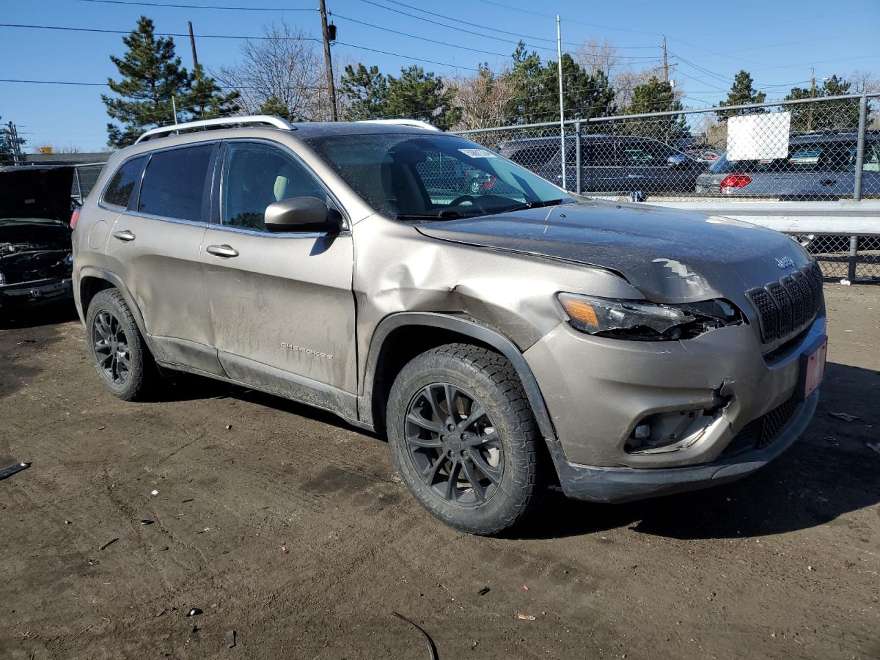 2019 Jeep Cherokee Latitude vin: 1C4PJMCX5KD155862