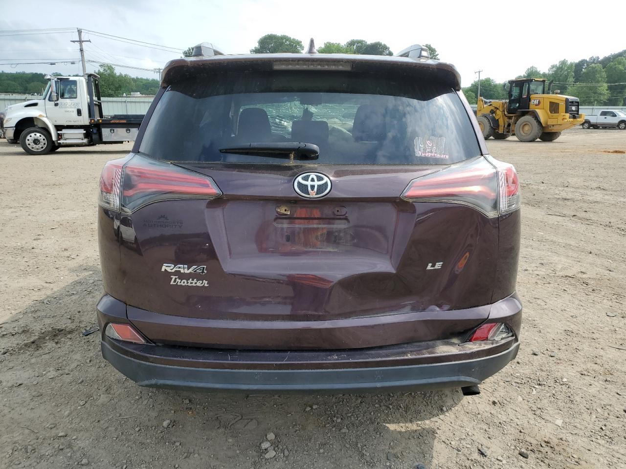 2T3ZFREV6JW433785 2018 Toyota Rav4 Le