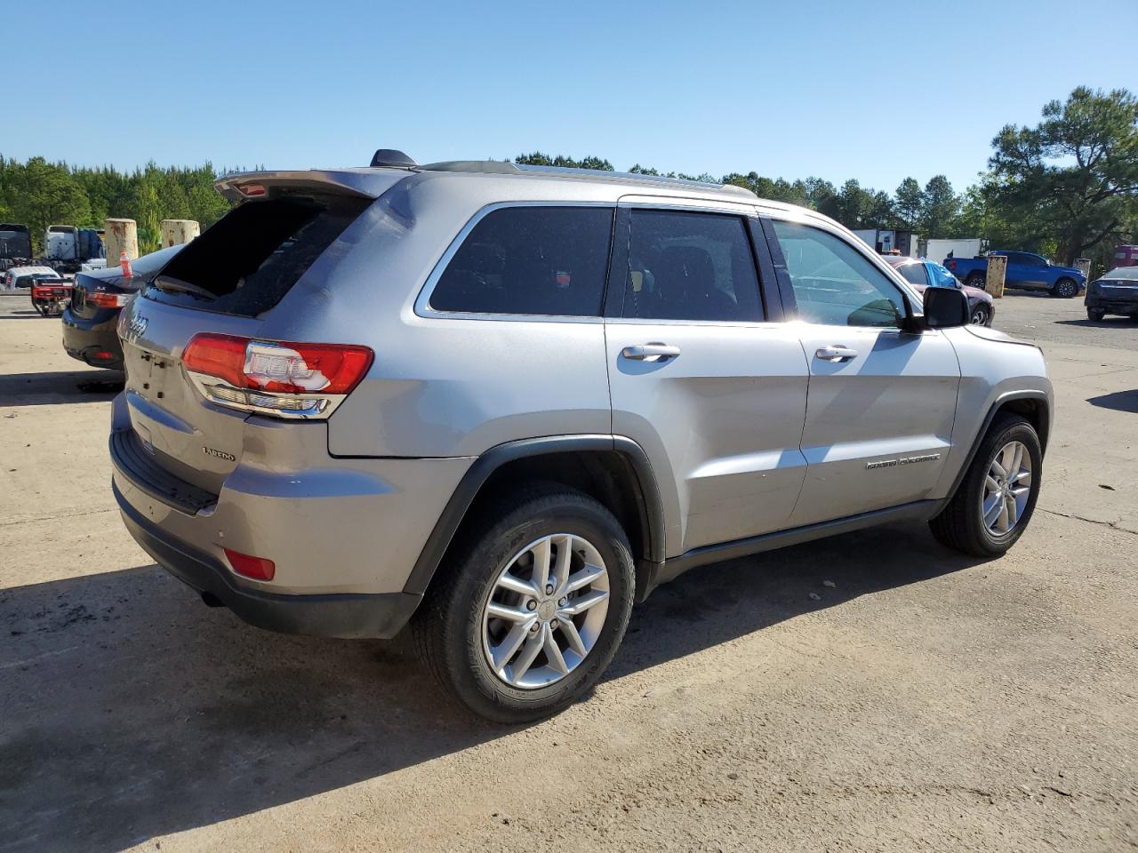 1C4RJEAG8JC260787 2018 Jeep Grand Cherokee Laredo