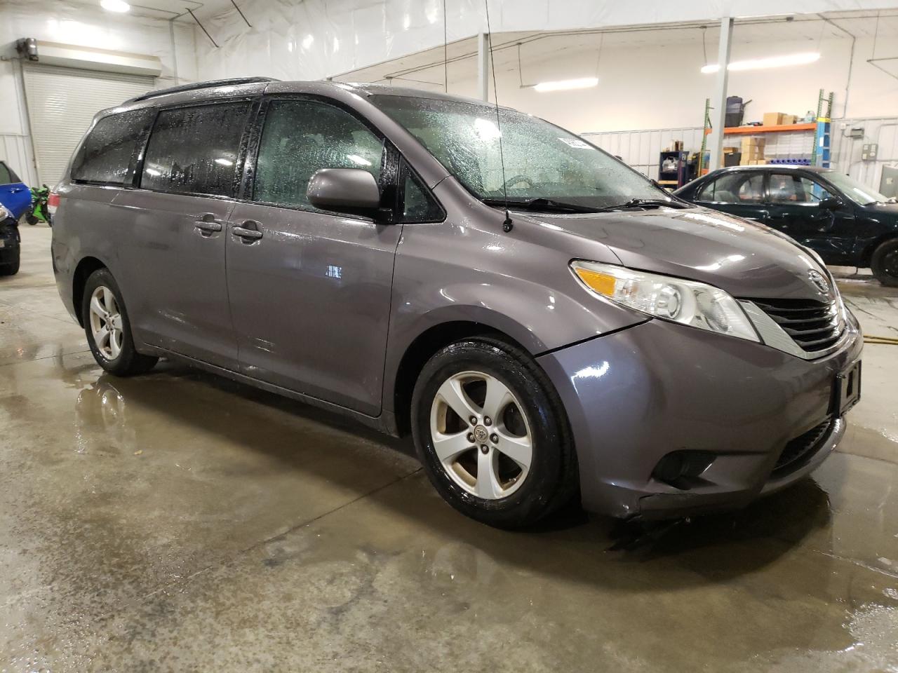 5TDKK3DC5BS029812 2011 Toyota Sienna Le