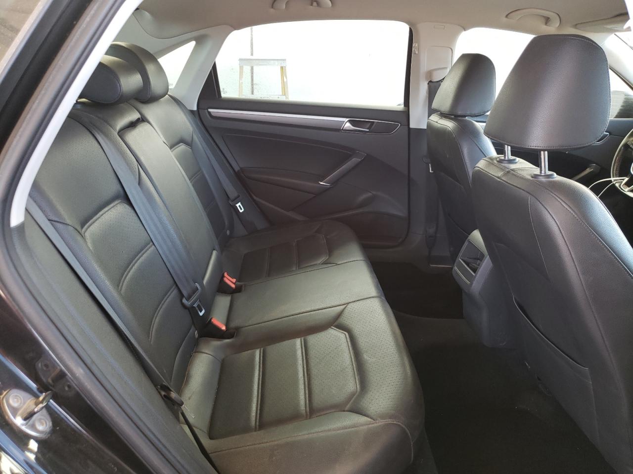 1VWAA7A37JC002621 2018 Volkswagen Passat S