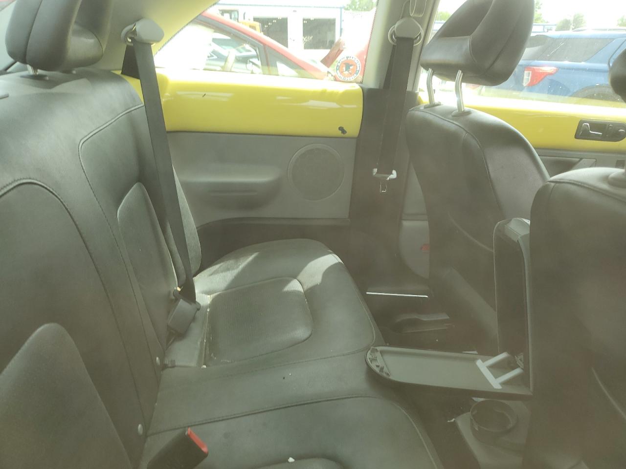 3VWCB21C81M468355 2001 Volkswagen New Beetle Gls