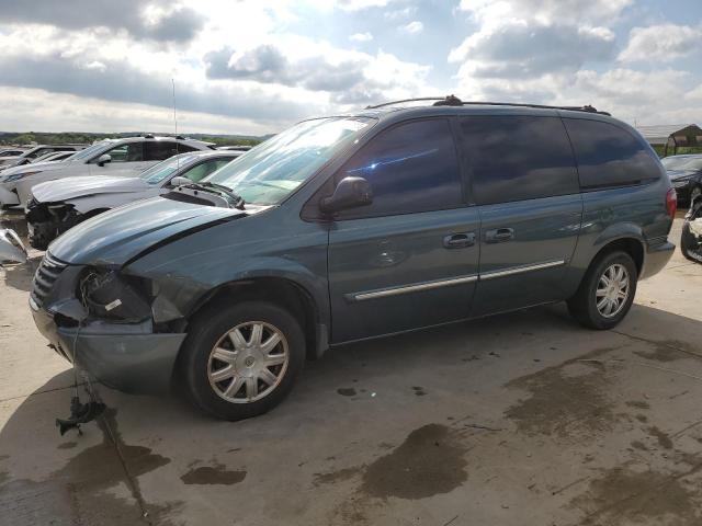 Lot #2445849996 2005 CHRYSLER TOWN & COU salvage car