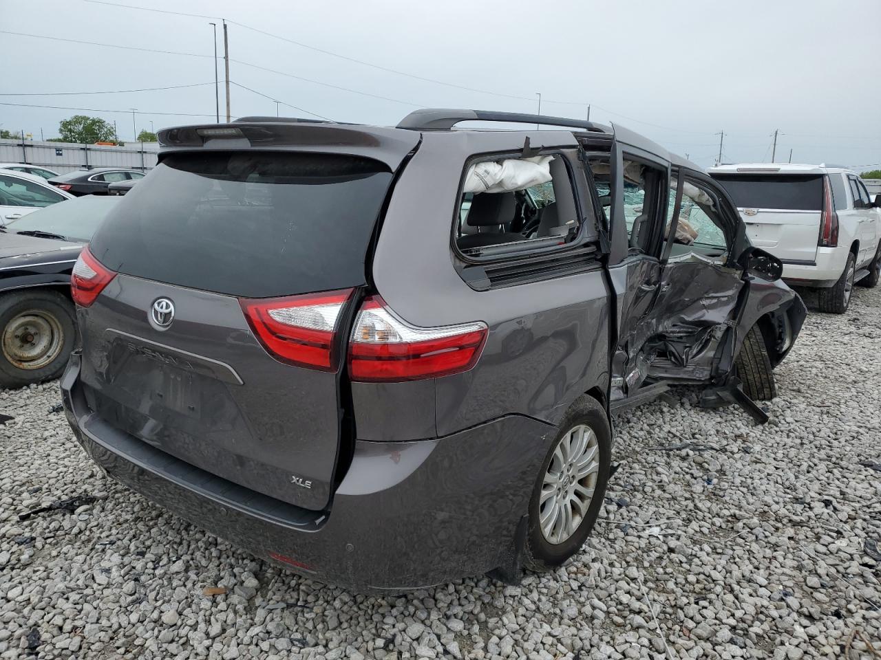 5TDYK3DC5GS738077 2016 Toyota Sienna Xle