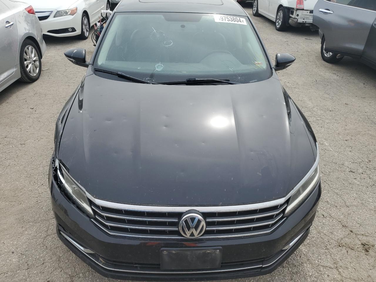 1VWBT7A34HC047444 2017 Volkswagen Passat Se