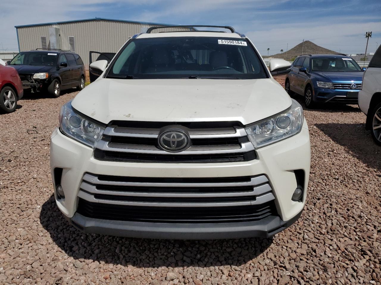 5TDJZRFH3JS889709 2018 Toyota Highlander Se