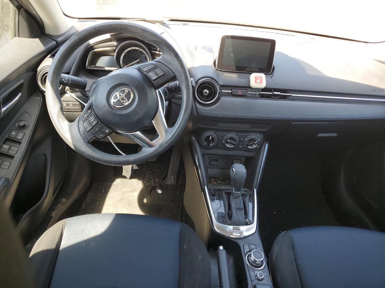 2018 Toyota Yaris Ia vin: 3MYDLBYV7JY316802