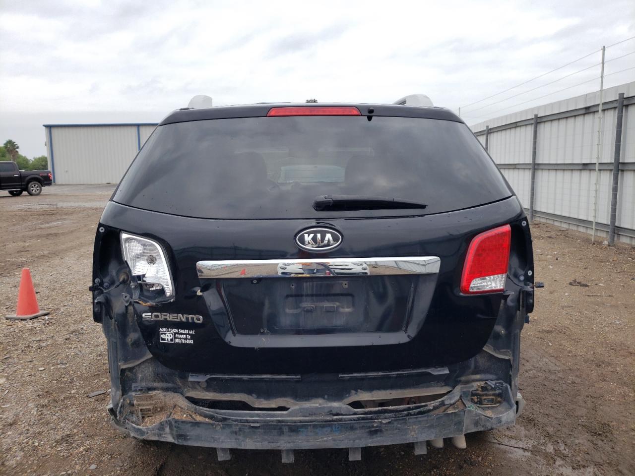 5XYKT3A1XBG148601 2011 Kia Sorento Base