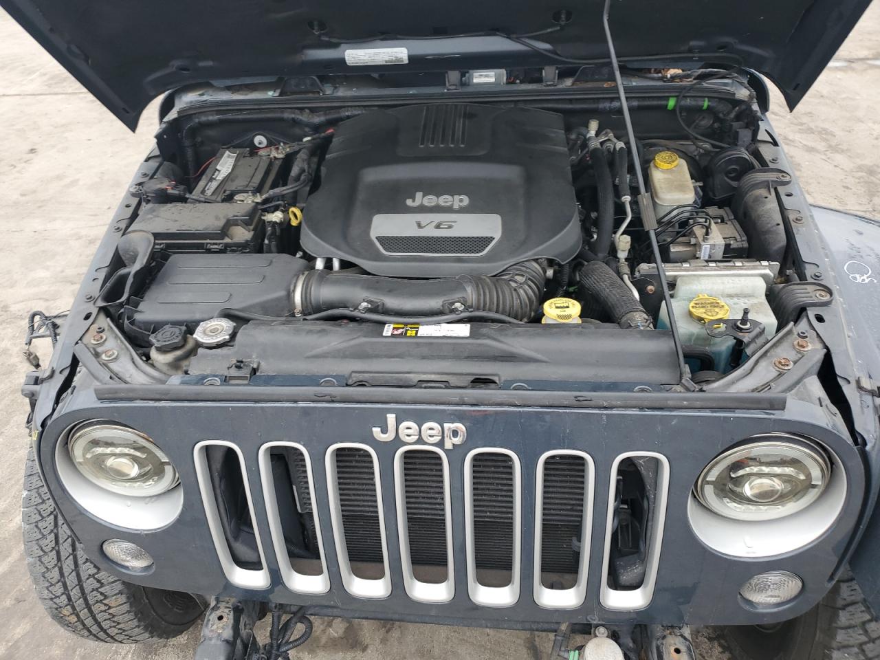 1C4BJWEG5GL250101 2016 Jeep Wrangler Unlimited Sahara