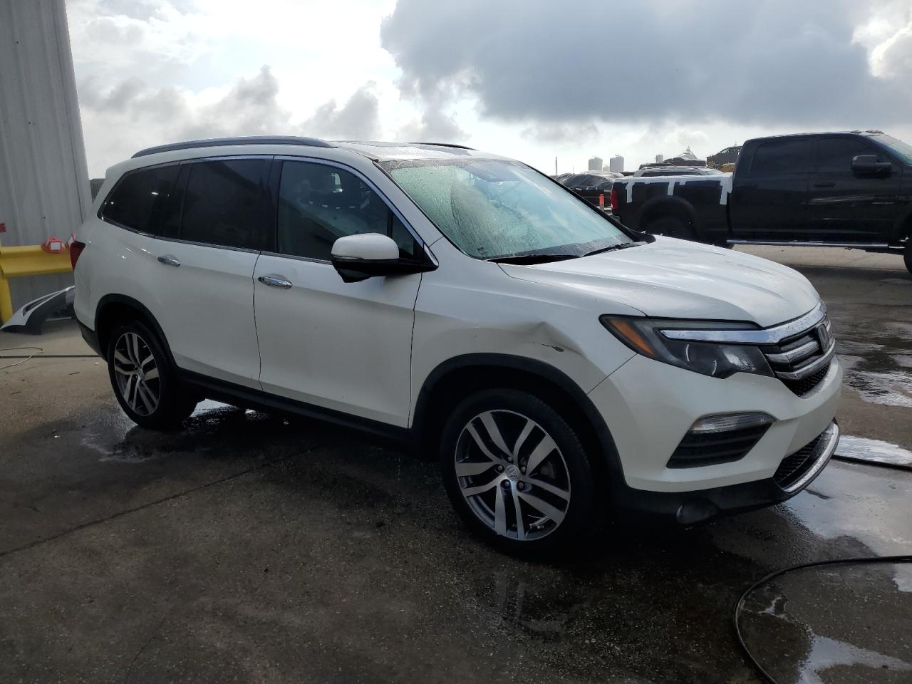 5FNYF5H92GB002300 2016 Honda Pilot Touring