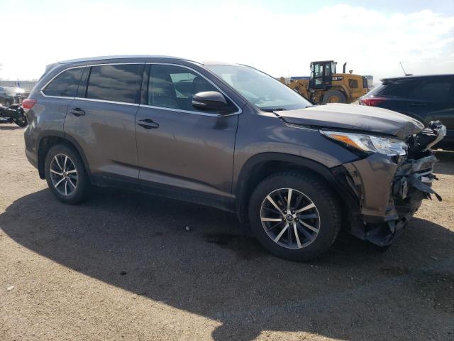 VIN 5TDJZRFH5KS569826 2019 Toyota Highlander, SE no.4