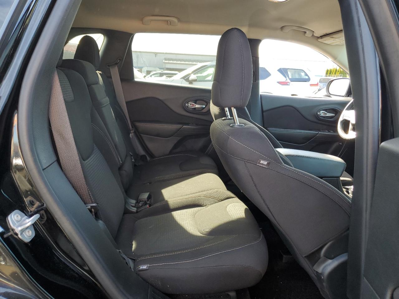 1C4PJMCB9HW557191 2017 Jeep Cherokee Latitude