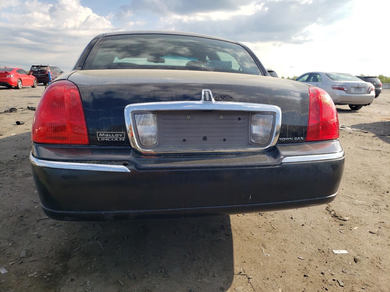 2LNHM82V89X611600 2009 Lincoln Town Car Signature Limited