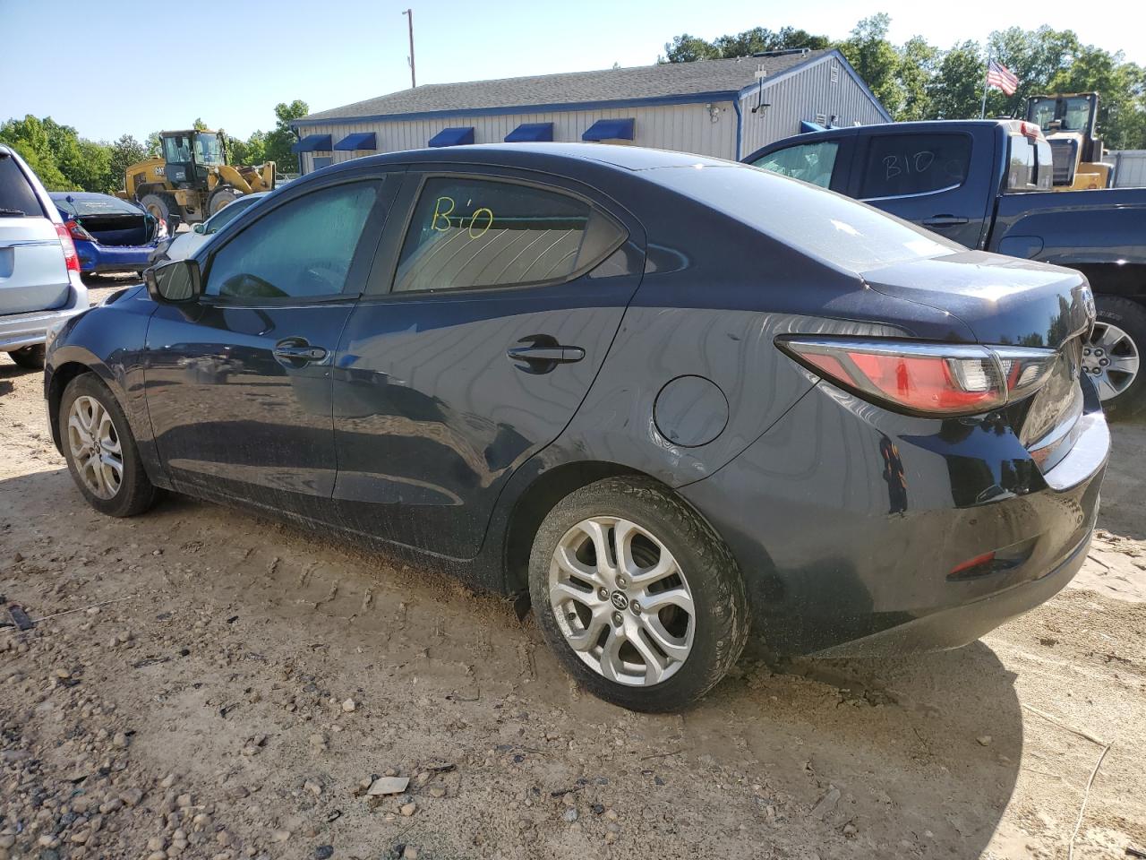 3MYDLBYV8JY332202 2018 Toyota Yaris Ia