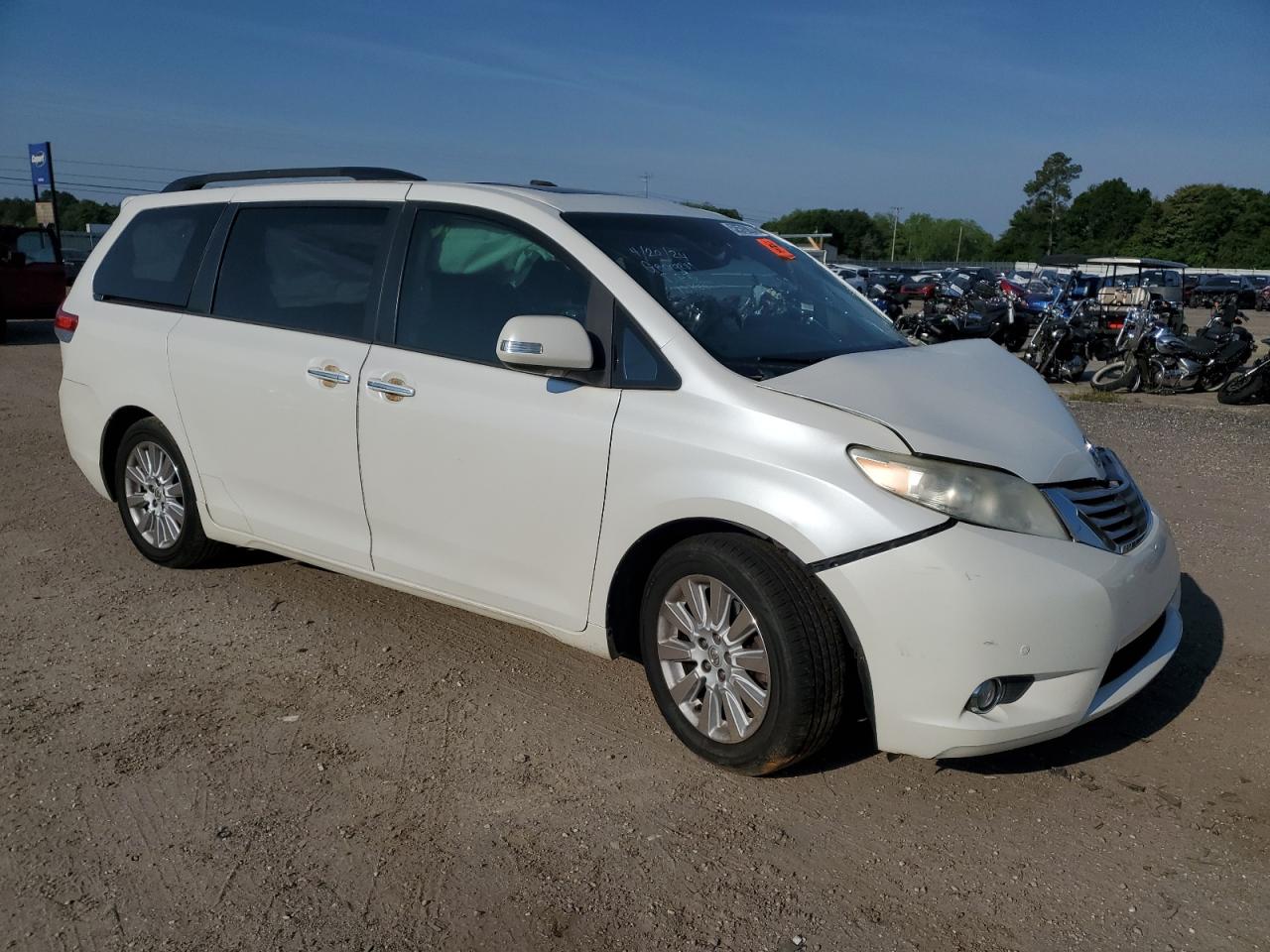 5TDYK3DC4DS335834 2013 Toyota Sienna Xle