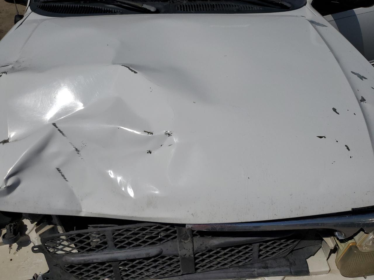 1FMZU63E3YZC05210 2000 Ford Explorer Xlt