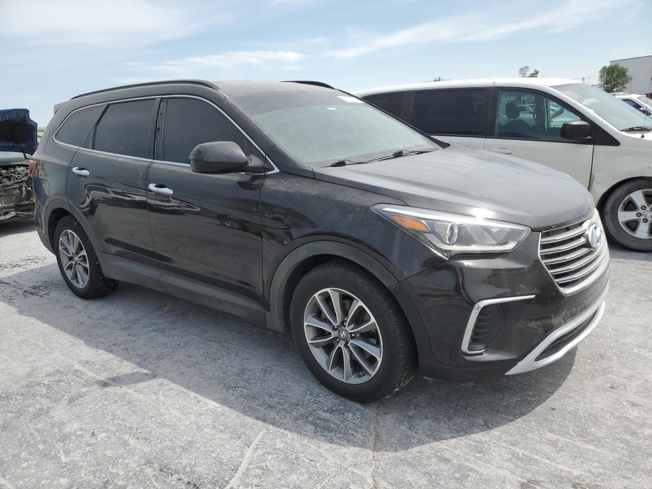 KM8SMDHF2HU216817 2017 Hyundai Santa Fe Se