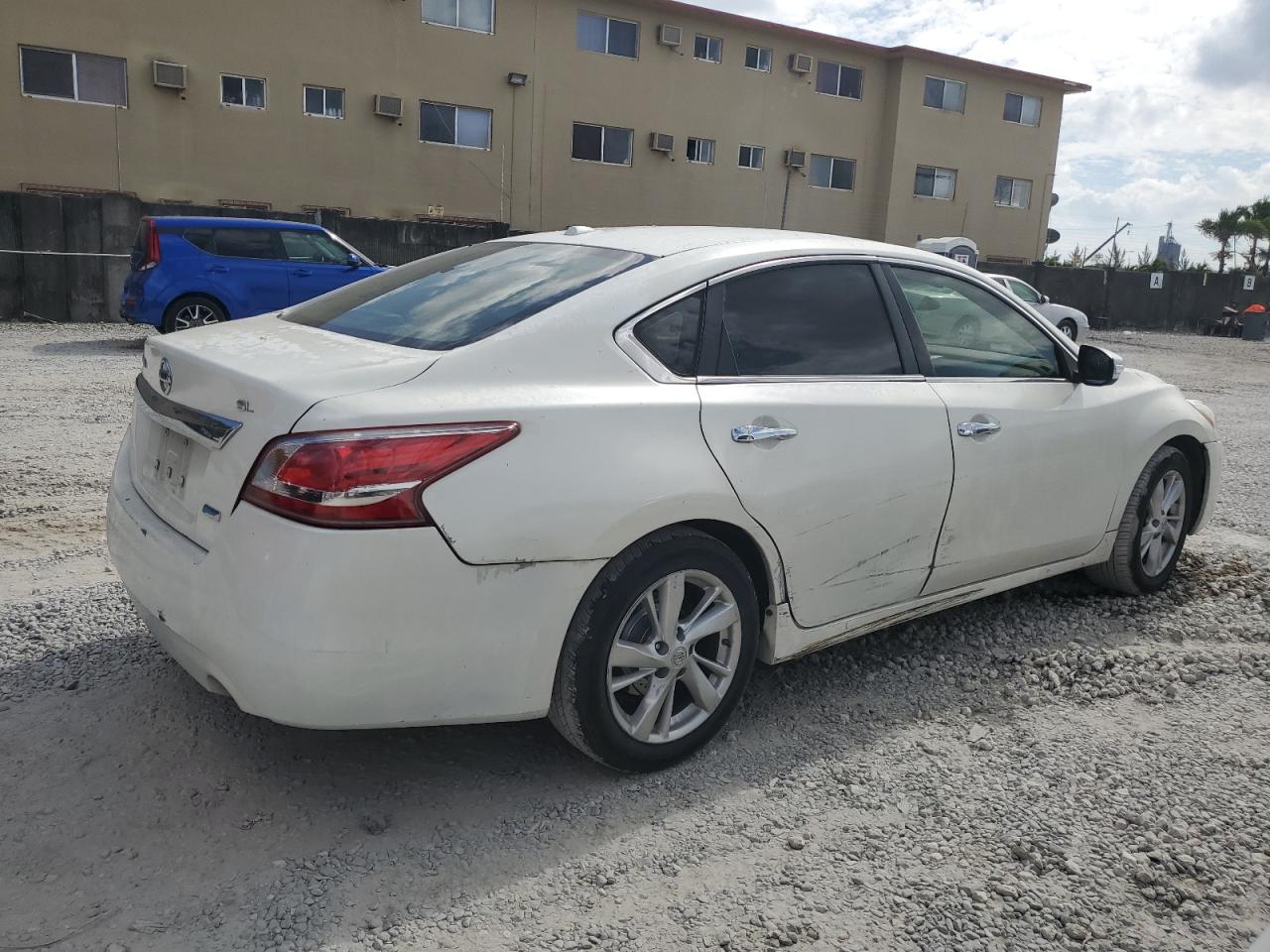 2013 Nissan Altima 2.5 vin: 1N4AL3AP4DN472385