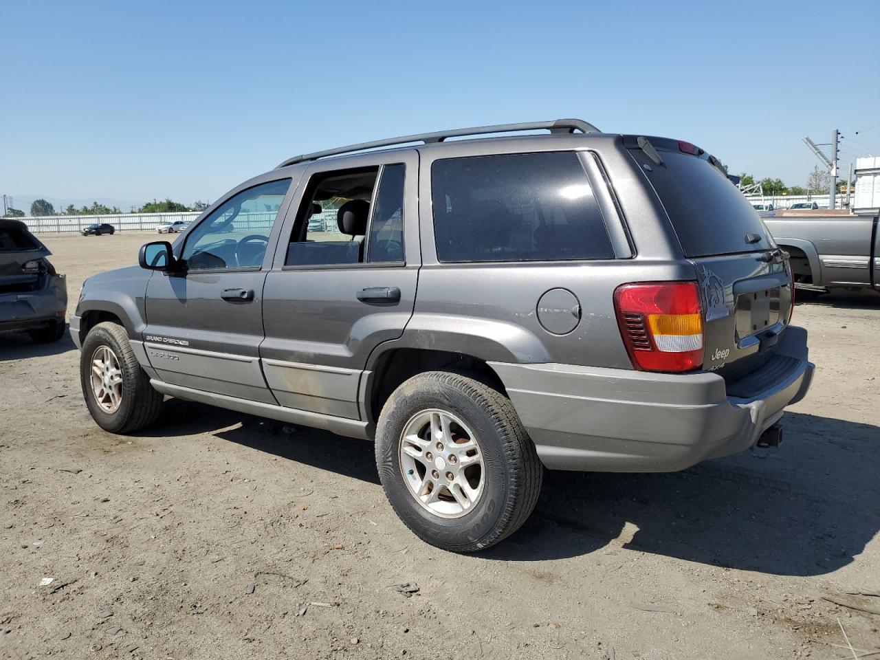 1J8GW48N22C211635 2002 Jeep Grand Cherokee Laredo