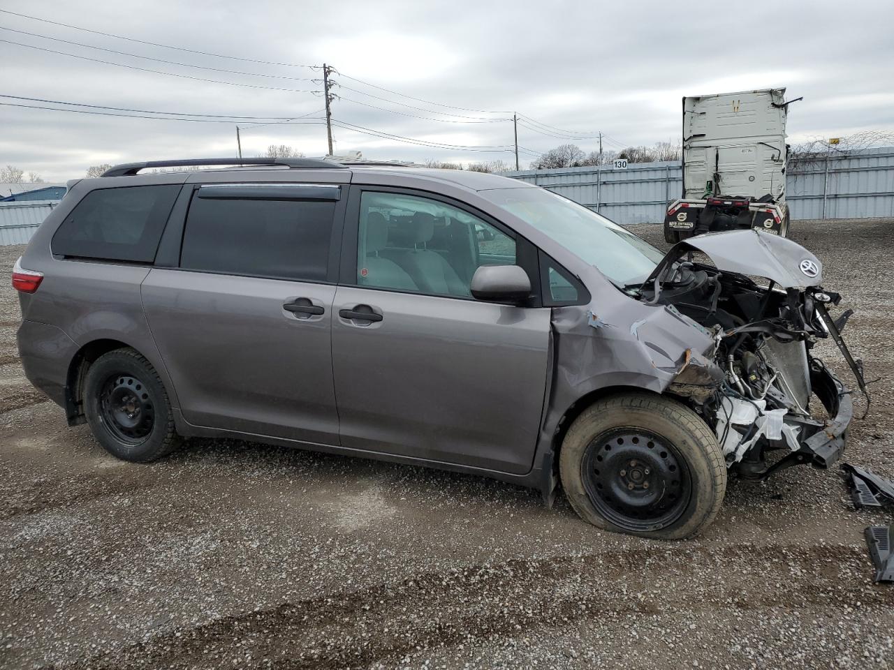 5TDZZ3DCXHS818282 2017 Toyota Sienna