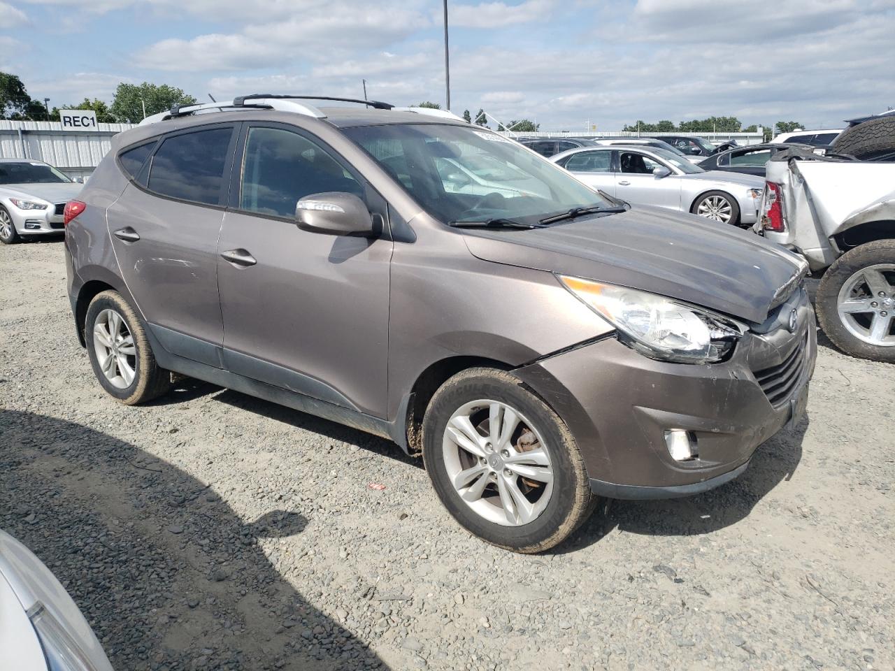 KM8JU3AC4DU683687 2013 Hyundai Tucson Gls